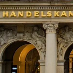 Blick auf die Fassade der Handelskammer Hamburg.