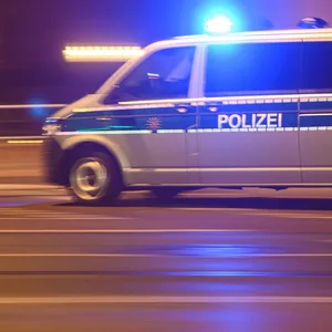 Die Hamburger Polizei fahndet nach einen Mann, der eine Tankstelle in Fuhlsbüttel überfallen hat. (Symbolbild)