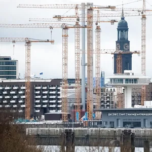 Der Bau von nicht nachhaltigen Immobilien lässt die CO2-Emissionen von Metropolen stark ansteigen.