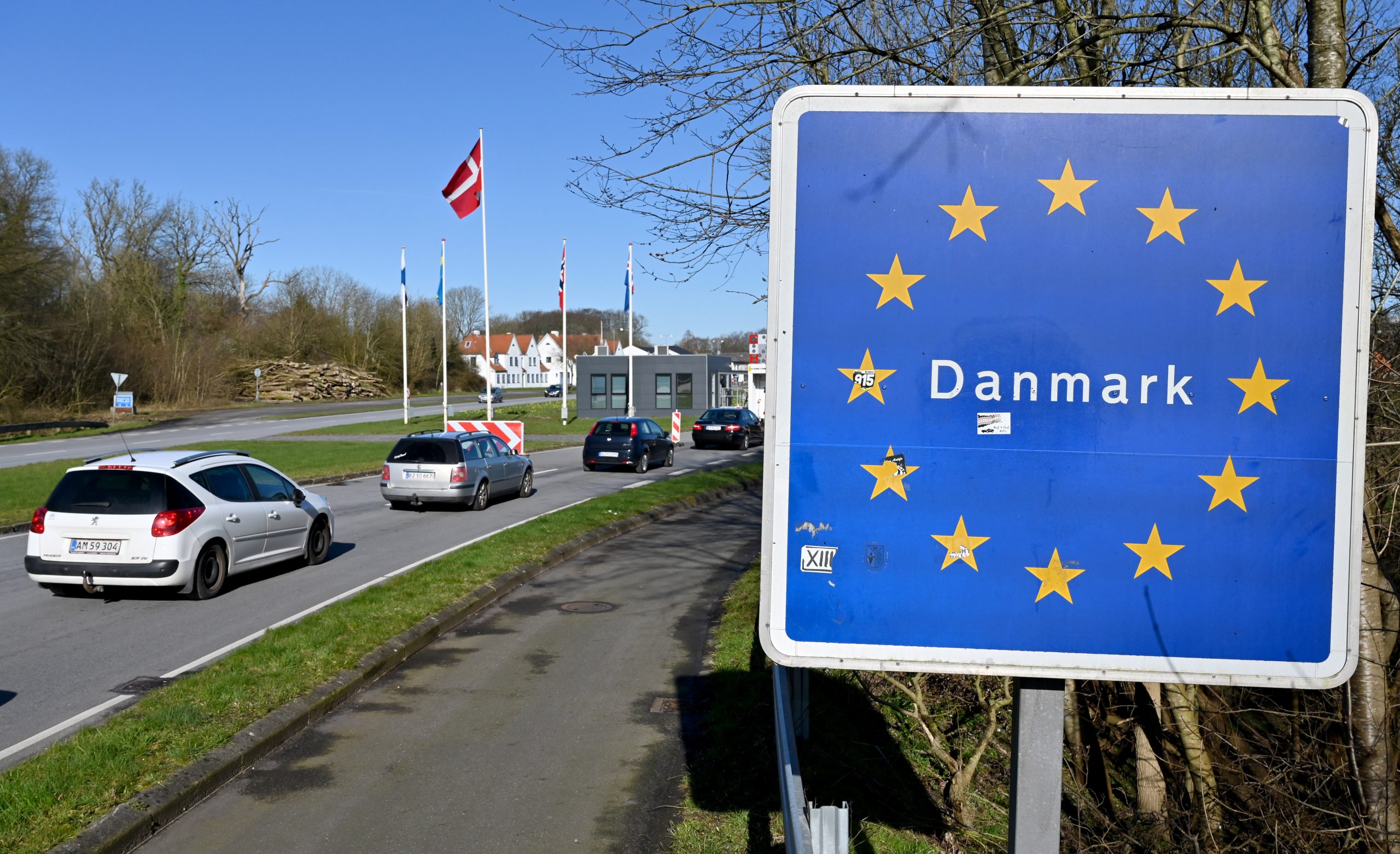 Urlaub trotz Omikron? Einige Deutsche wollen über Weihnachten verreisen. Das gilt jetzt in Dänemark, Österreich und der Schweiz.