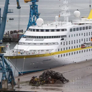 Kreuzfahrtschiff „MS Hamburg“ in Stralsund