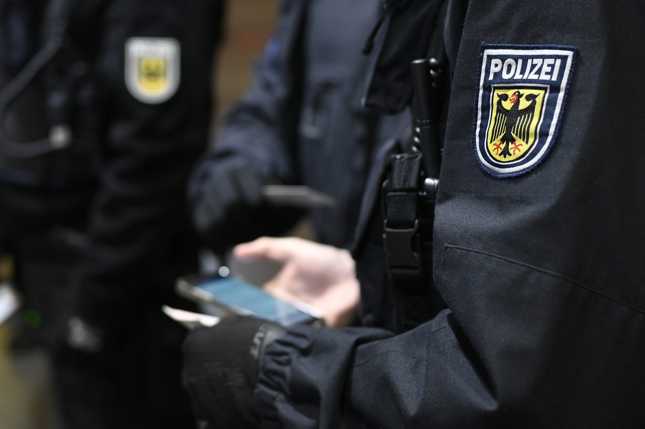 Bundespolizisten kontrollieren im Hauptbahnhof (Symbolbild)
