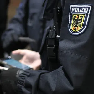 Bundespolizisten kontrollieren im Hauptbahnhof (Symbolbild)