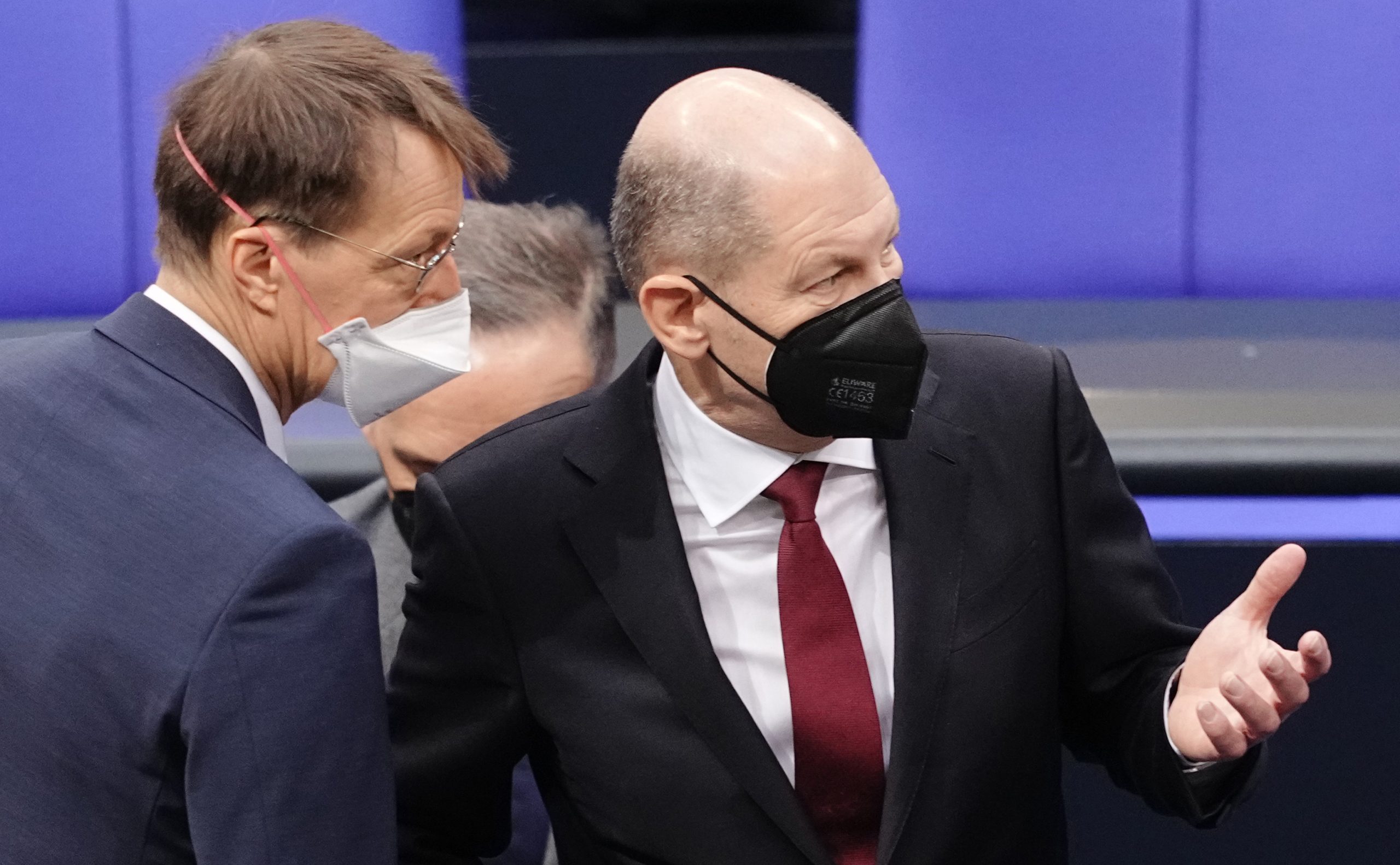Karl Lauterbach und Olaf Scholz im Bundestag