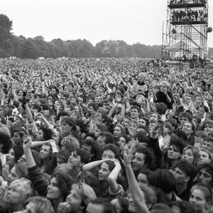 David Bowie 1987 im Hamburger Stadtpark: Auf der großen Wiese wurde es proppenvoll.