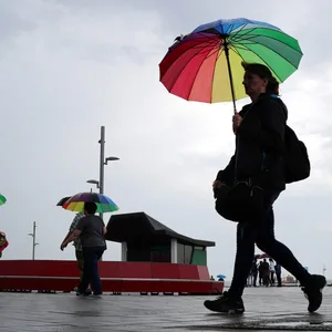 Sturm und Regenschirm