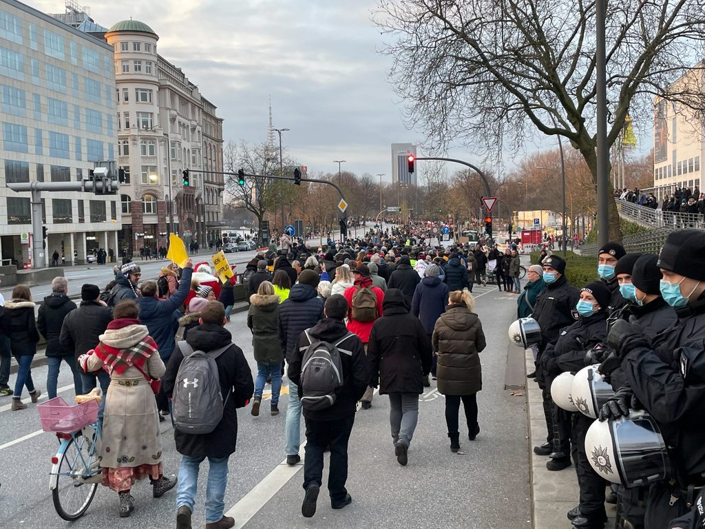 Start der Demonstration war an der Kunsthalle. Sie wurde von einem Großaufgebot der Polizei begleitet.