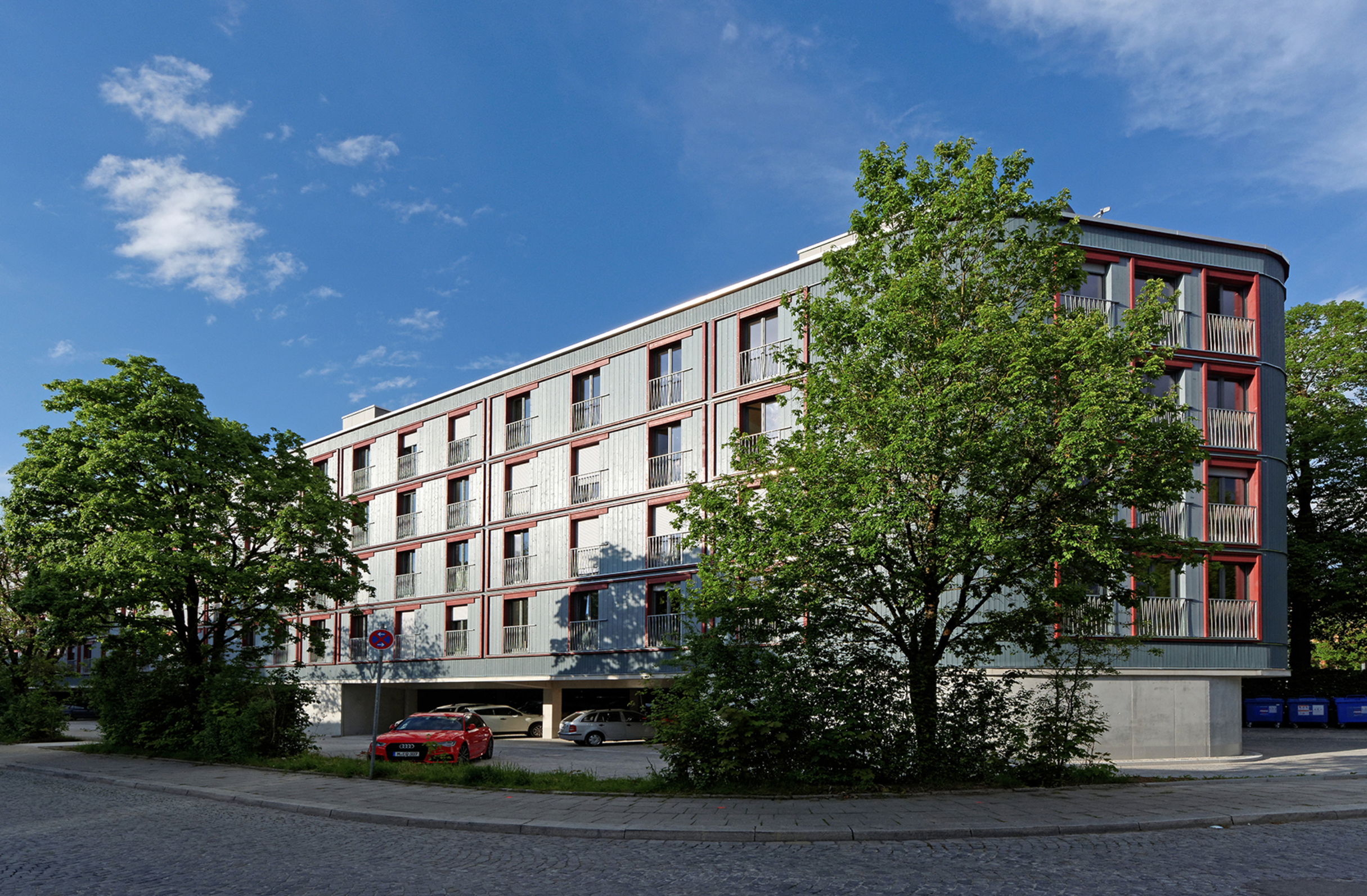 Die Parkplatzüberbauung der „Gewofag“ am Dantebad in München.