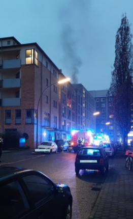 Aufgrund einer Explosion kam es zu dem Wohnungsbrand in der Gerstäckerstraße.