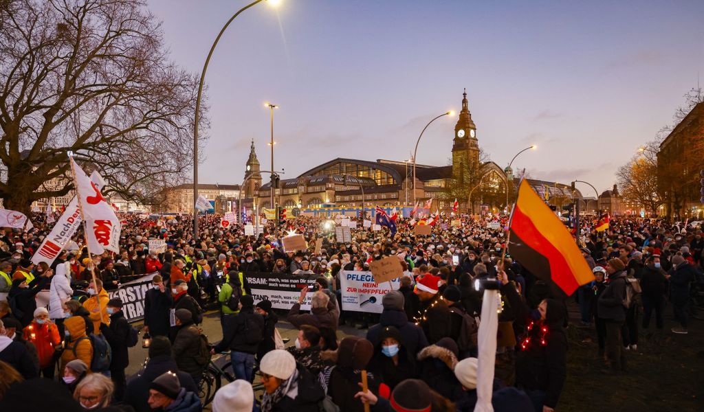 Corona-Demo am Samstag in Hamburg: Insgesamt waren 11.500 Teilnehmer dort.