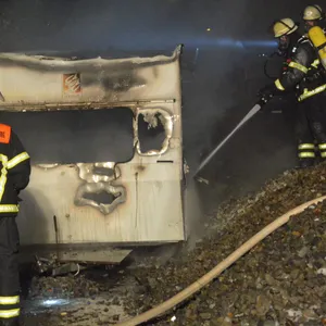 Am späten Donnerstagabend brannte ein Wohnwagen in Moorfleet vollständig aus.