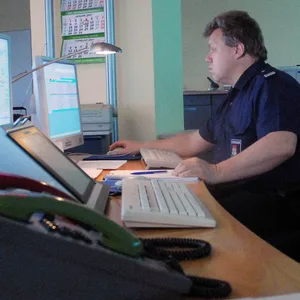 Über Telefon half der Calltaker in der Einsatzzentrale bei der Geburt. (Symbolfoto)