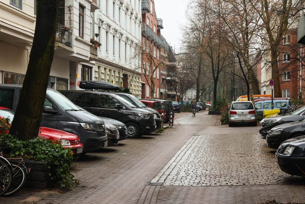 Im Bezirk Eimsbüttel können jetzt Parklets beantragen. Diese Konstruktionen zum gemeinsamen Aufenthalt werden auf Parkplätzen errichtet.