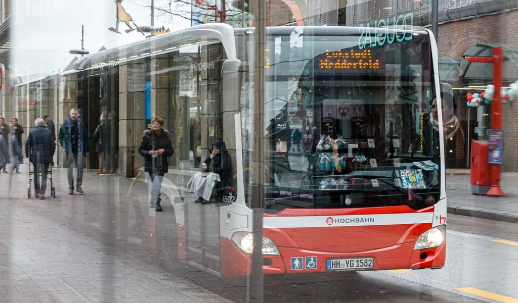 Hochbahn-Bus auf der Mönckebergstraße