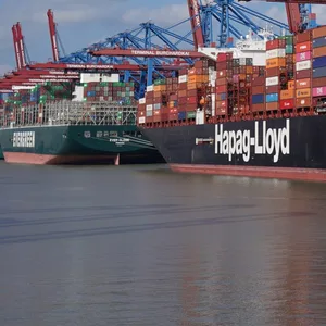 Der Container Terminal Burchardkai im Hamburger Hafen.