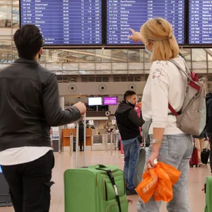Reisende am Flughafen Hamburg (Archivbild).