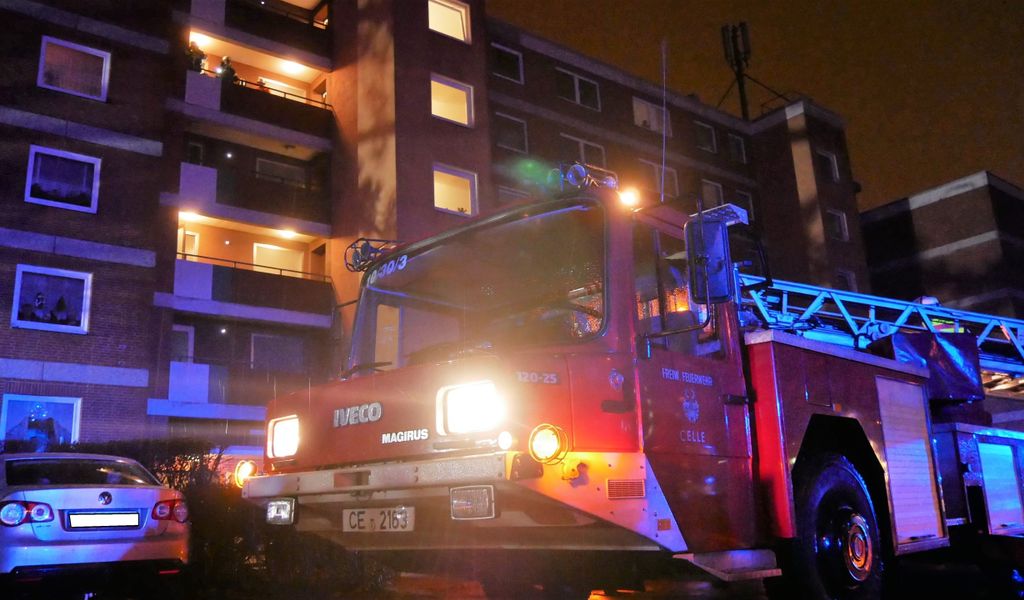 Sieben Menschen wurden bei einem Küchenbrand in Celle verletzt.
