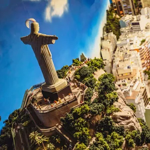 Die monumentale Christusstatue im Süden Rio de Janeiros auf dem Berg Corcovado.