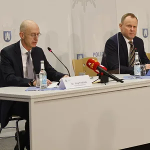Vertreter der Staatsanwaltschaft, der Polizei und der Innenbehörde stellten den Ermittlungsstand vor.