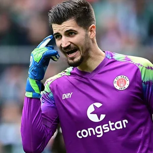 St. Pauli-Torwart Nikola Vasilj