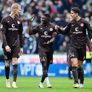 St. Pauli-Profi Afeez Aremu