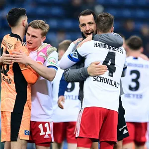 Die Profis des HSV belegen nach der Zweitliga-Hinrunde Rang drei.