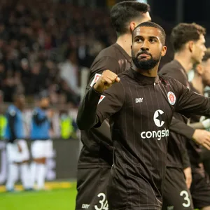 St. Pauli-Profis um Daniel-Kofi Kyereh jubeln