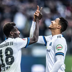 Bakery Jatta (l.) und Robert Glatzel wollen mit dem HSV nach oben.
