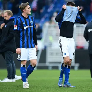 Mikkel Kaufmann und Mario Vuskovic ärgern sich über HSV-Niederlage