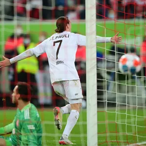 Irvine, FC St. Pauli, Düseldorf