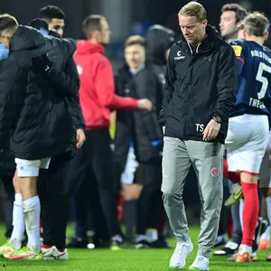 St. Pauli-Trainer Timo Schultz in Kiel
