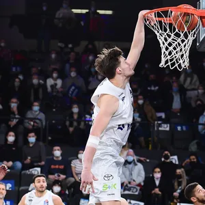 Towers-Spieler Maik Kotsar beim Dunk