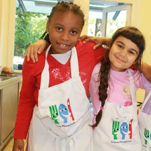 Bei der Stiftung Mittagskinder erhalten Kinder ein gratis warmes Essen und viele Bildungssangebote.