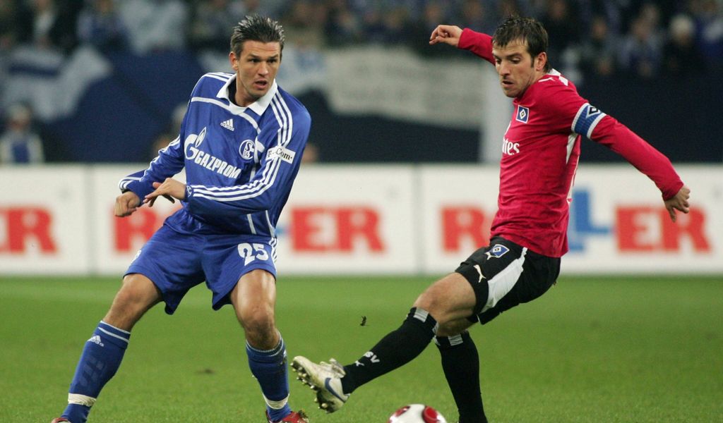 Zlatan Bajramovic (Schalke) gegen Rafael van der Vaart (HSV)
