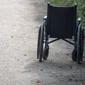 Ein leerer Rollstuhl