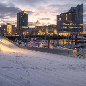 Die Elbphilharmonie im Schnee