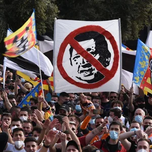Fans des FC Valencia protestieren gegen Besitzer Peter Lim.