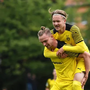 Bradley Fink (l.)