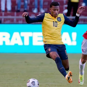 Ecuadorianischer Nationalspieler Gonzalo Plata und Chiles Diego Valencia