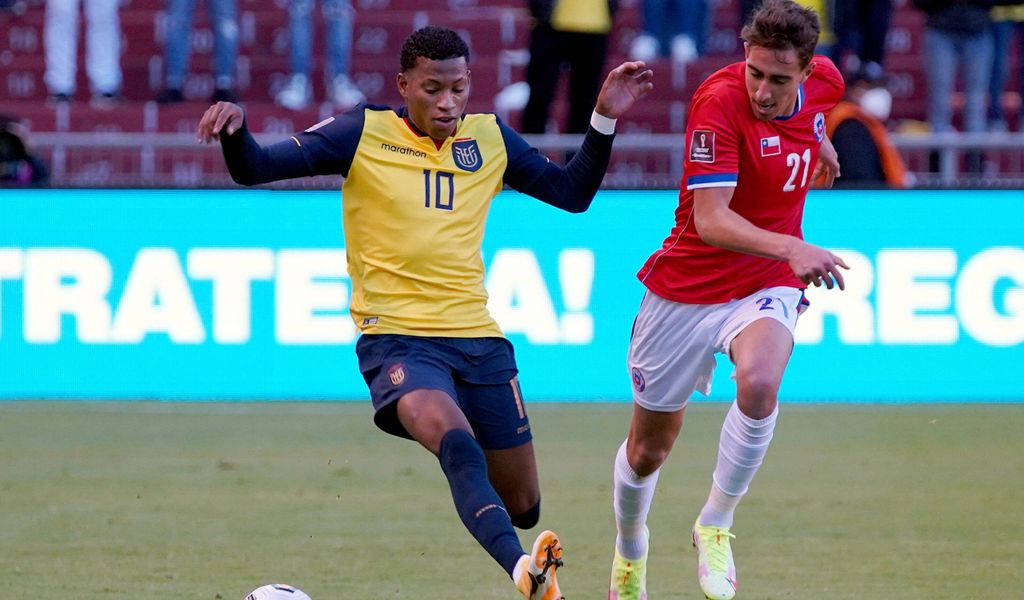 Ecuadorianischer Nationalspieler Gonzalo Plata und Chiles Diego Valencia