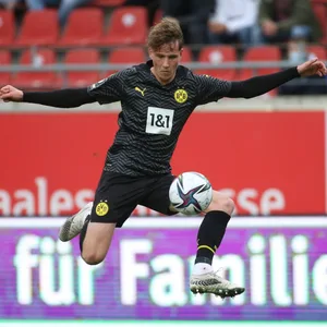 Vier, St. Pauli, Dortmund