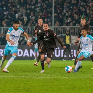 Irvine, St. Pauli, Schalke