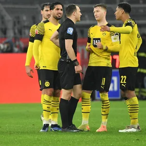 Schiedsrichter Felix Zwayer bei Borussia Dortmund