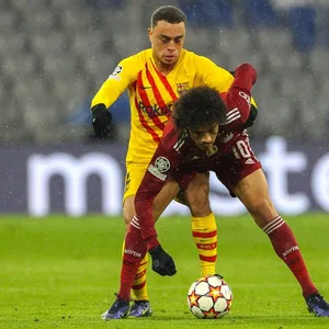 Sergino Dest (h.) gegen Leroy Sane