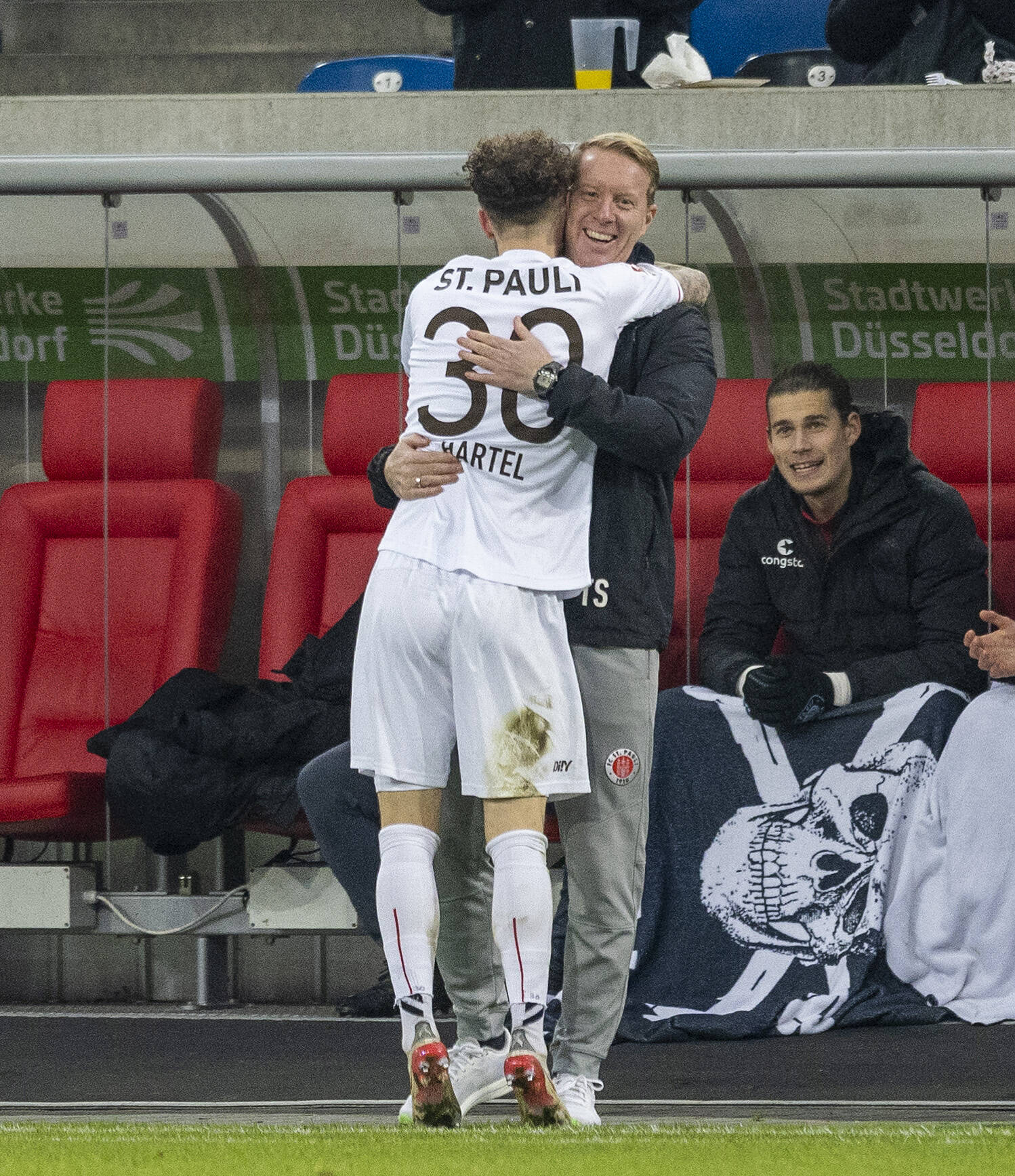 Marcel Hartel und Timo Schultz jubeln für den FC St. Pauli