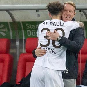 Marcel Hartel und Timo Schultz jubeln für den FC St. Pauli