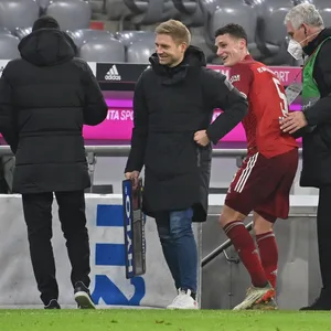 Bayern-Profi Benjamin Pavard auf dem Weg zur Toilette