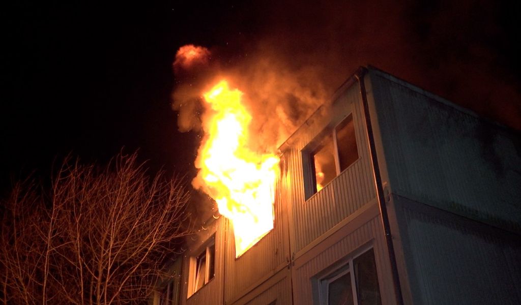In einer Wohnunterkunft in der Straße „Brookkehre“ im Stadtteil Bergedorf ist am Montagabend ein Feuer ausgebrochen.