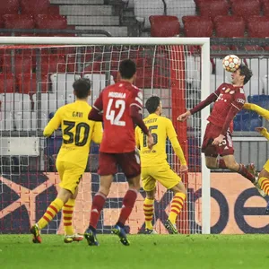 Thomas Müller köpft das 1:0 gegen Barcelona