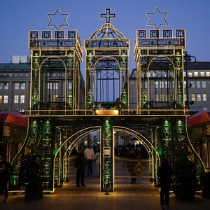 Weihnachtsmarkt auf dem Hamburger Rathausmarkt.